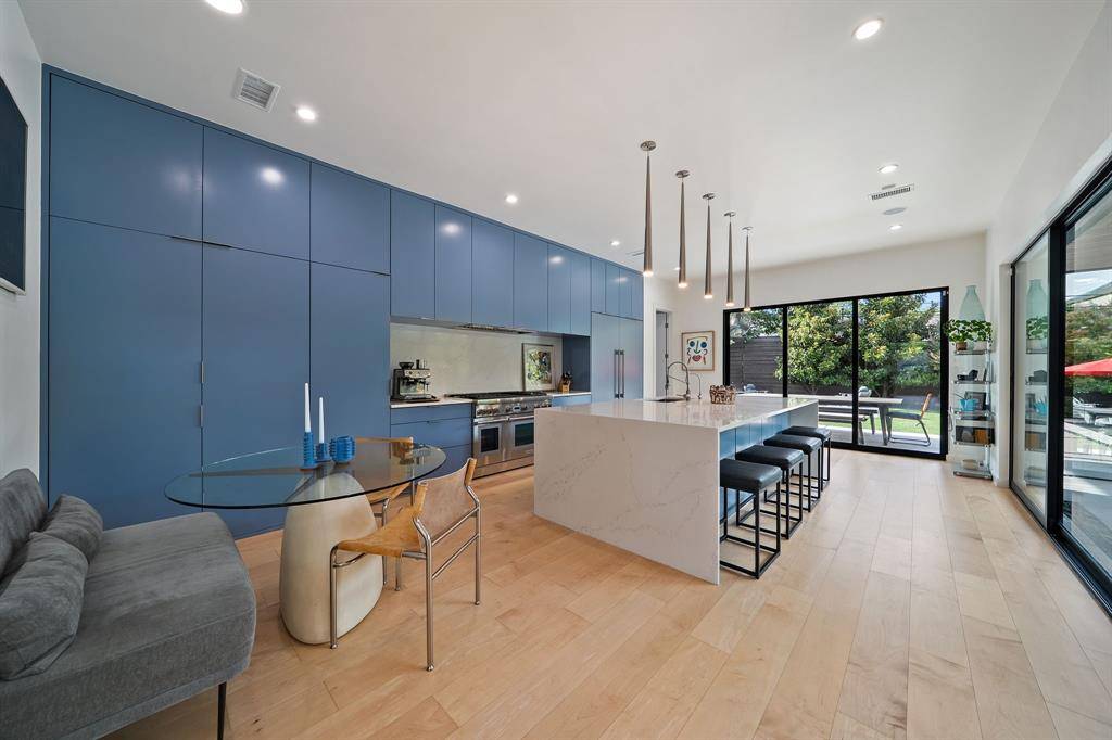 423 W Colorado Boulevard, Dallas, TX 75208