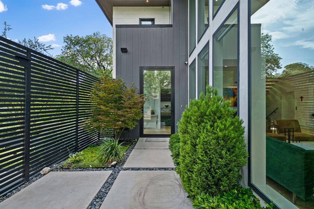 423 W Colorado Boulevard, Dallas, TX 75208