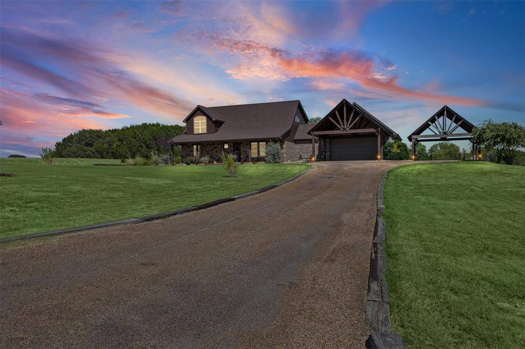 2407 Wills Way Drive, Granbury, TX 76049