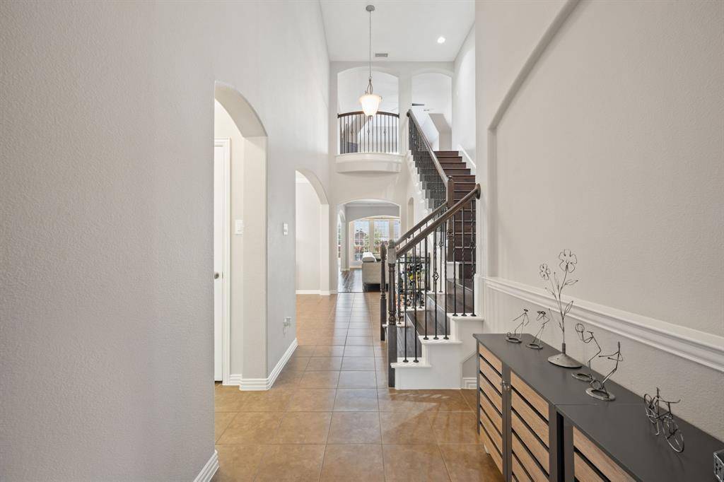 2528 Louis Lane, Lewisville, TX 75056