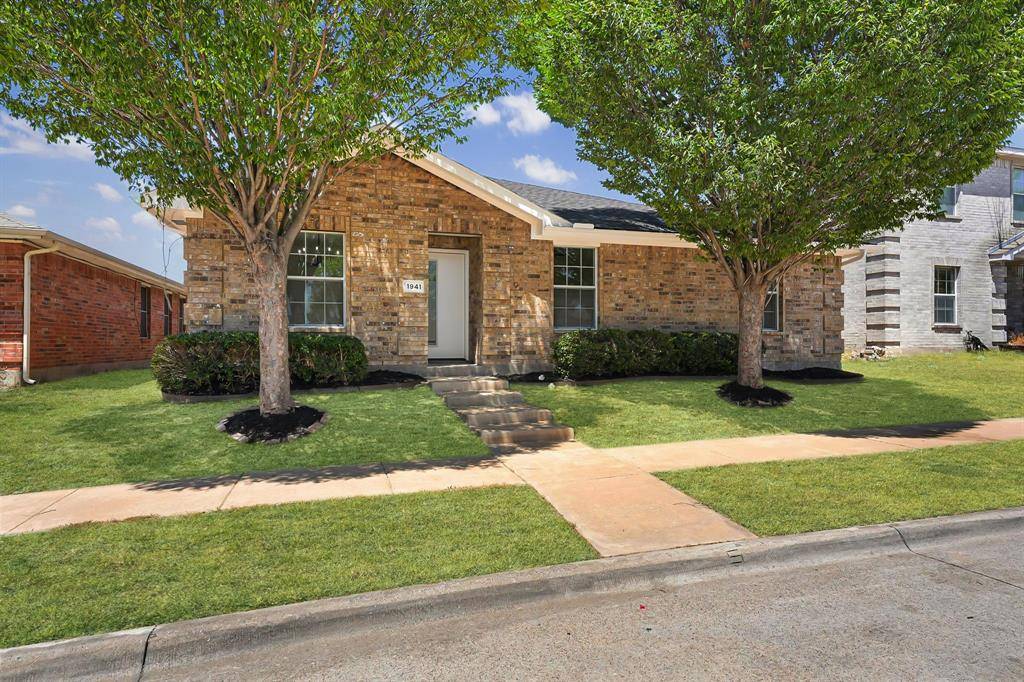 1941 Indian Lilac Drive, Lancaster, TX 75146