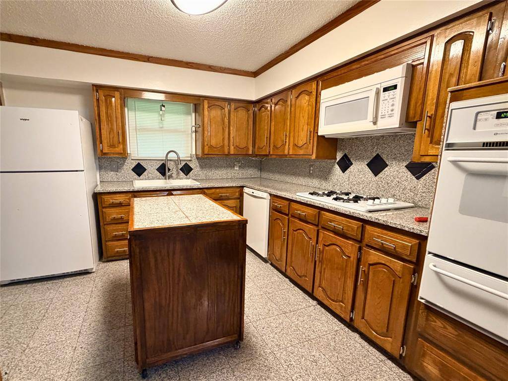1226 Linkwood Lane, Lancaster, TX 75146