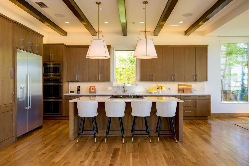9210 W Lake Highlands Drive, Dallas, TX 75218