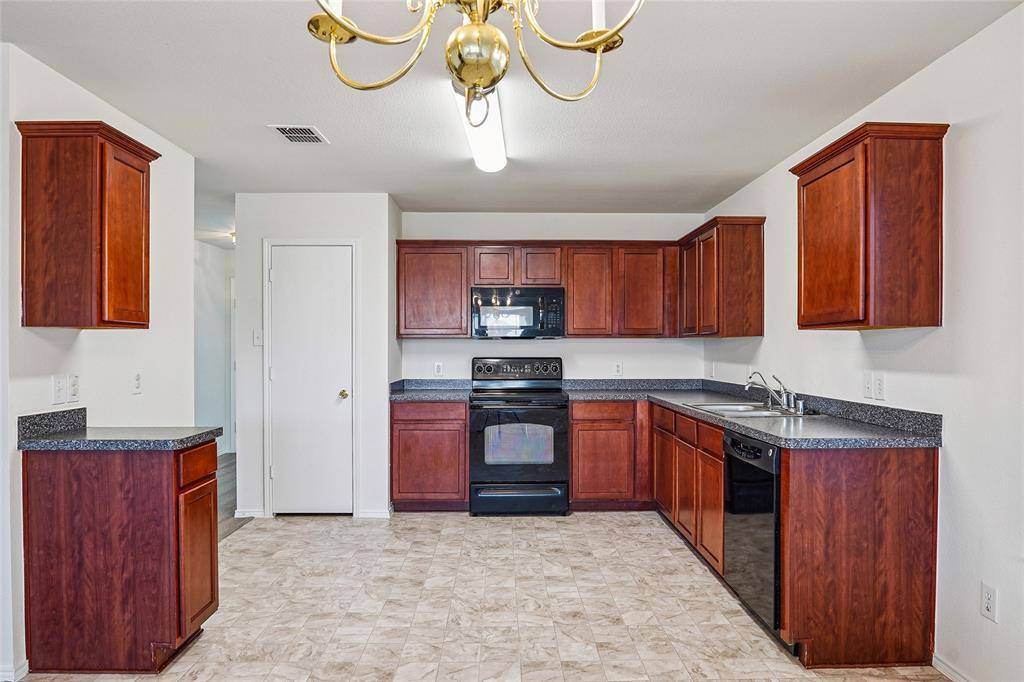 1307 Eagles Nest Trail, Krum, TX 76249