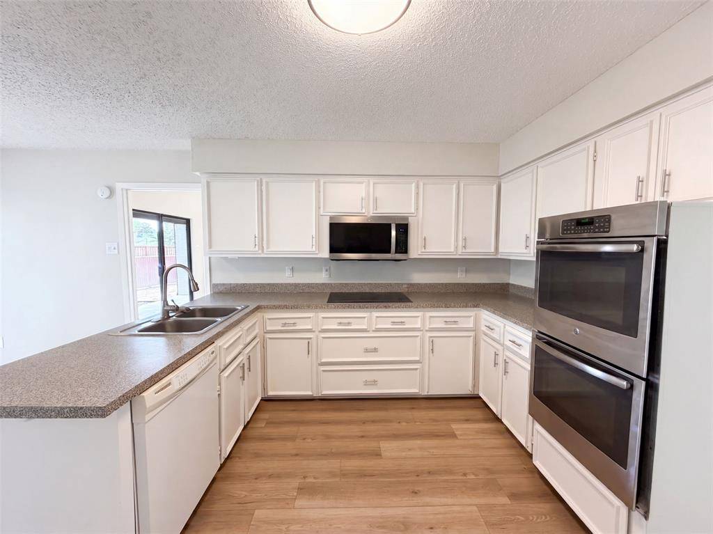 742 Hummingbird Circle, Lewisville, TX 75067