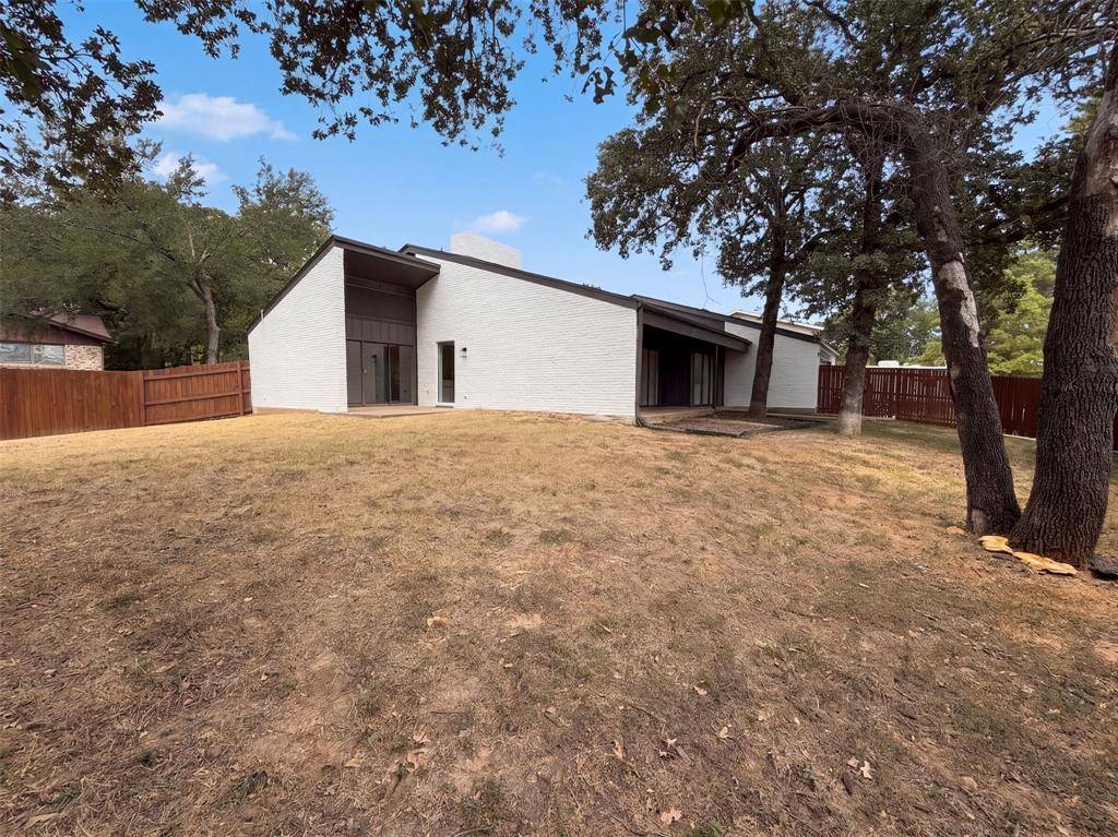 742 Hummingbird Circle, Lewisville, TX 75067