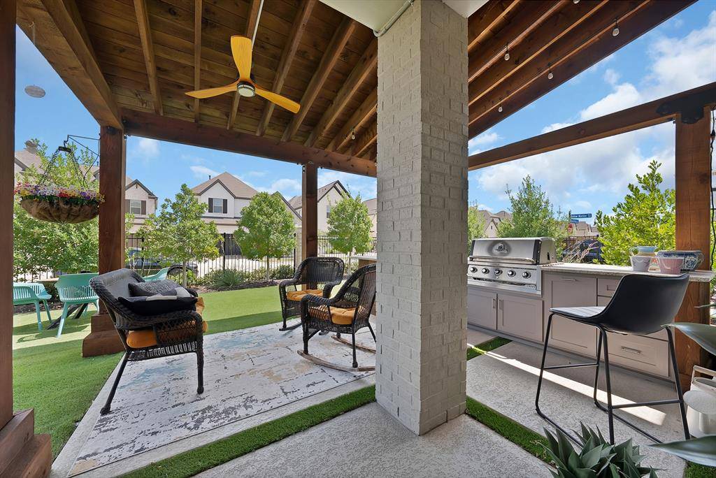 708 Prairie Falcon Drive, Arlington, TX 76005