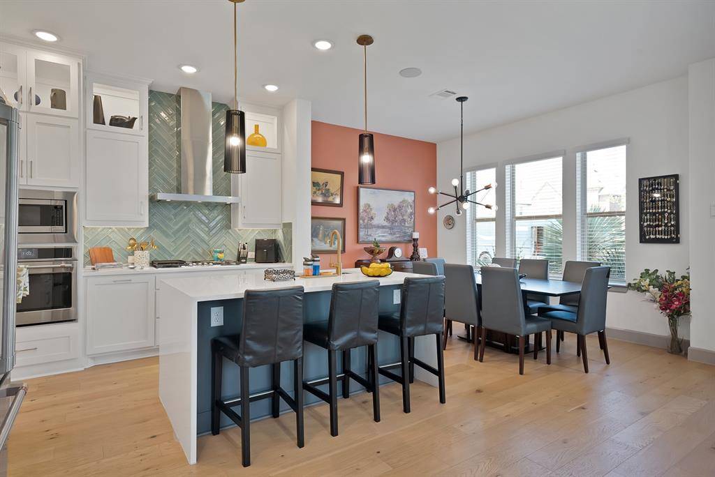 708 Prairie Falcon Drive, Arlington, TX 76005