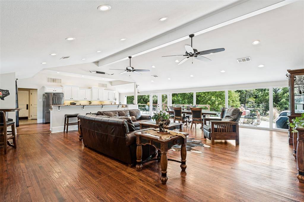 928 N Irving Heights Drive, Irving, TX 75061
