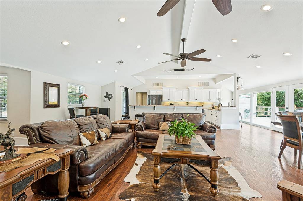 928 N Irving Heights Drive, Irving, TX 75061