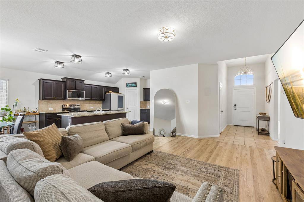 9213 Hill Topper Trail, Fort Worth, TX 76131
