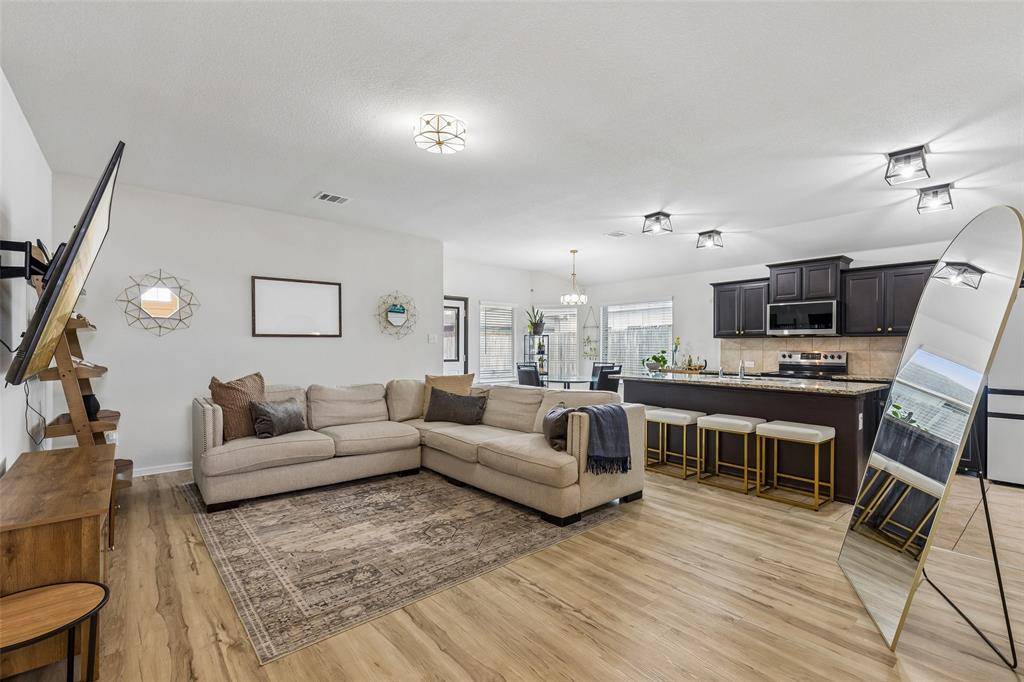 9213 Hill Topper Trail, Fort Worth, TX 76131