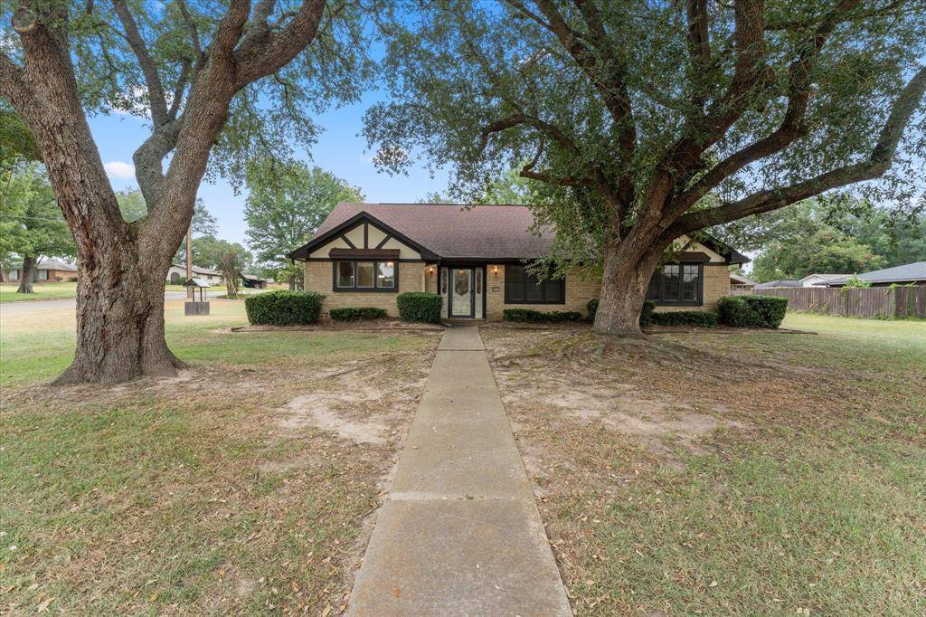 401 Southgate Drive, Mount Pleasant, TX 75455