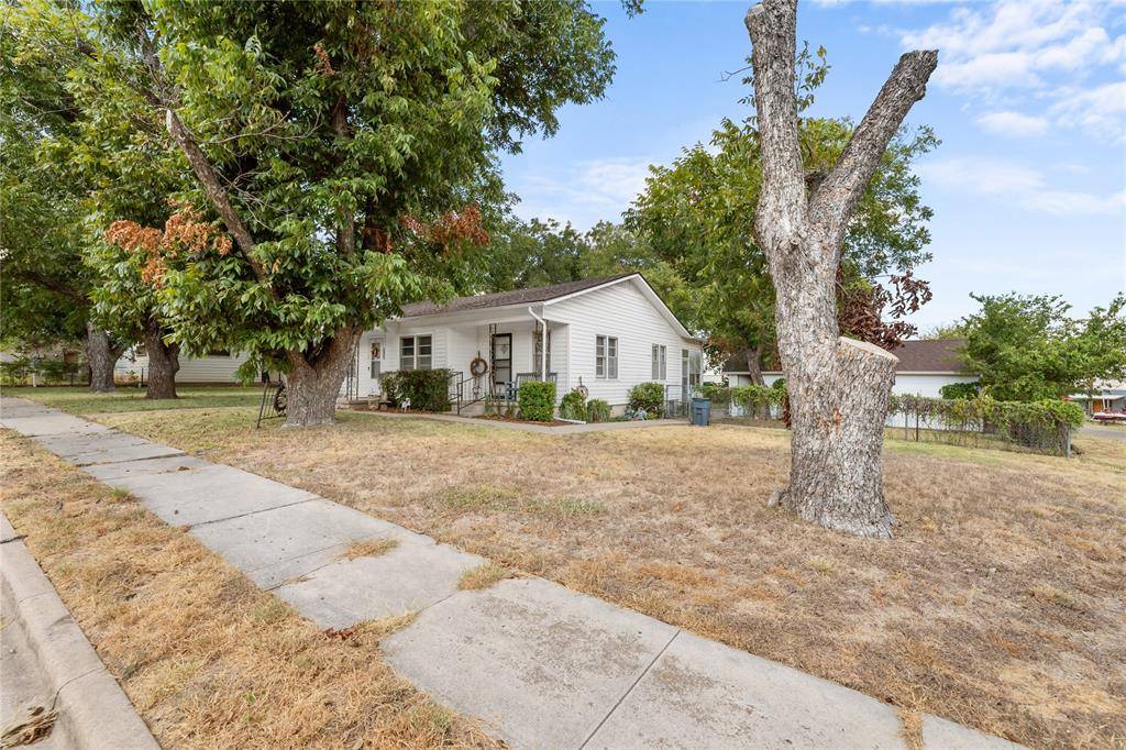 207 S Erath, Meridian, TX 76665