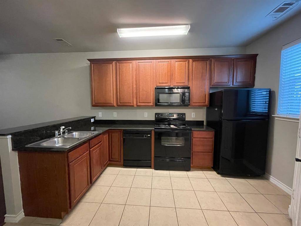 910 Glenn Crossett Street, Arlington, TX 76010