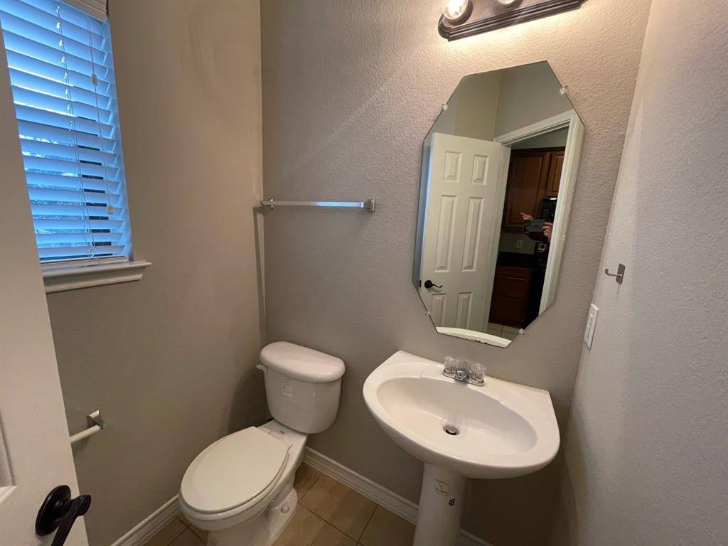 910 Glenn Crossett Street, Arlington, TX 76010