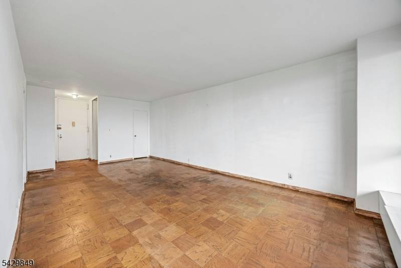 2077 Center Ave #20C, Fort Lee Boro, NJ 07024