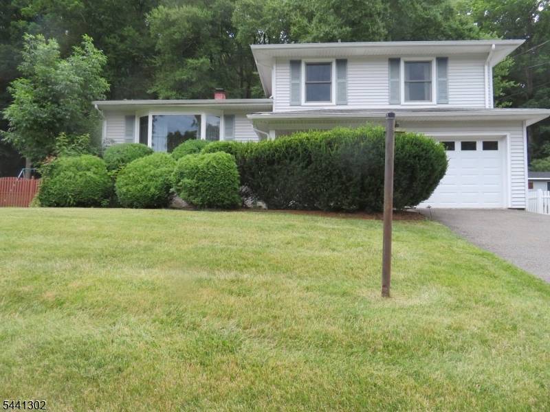 30 Deer Path Dr, Mount Olive Twp., NJ 07836