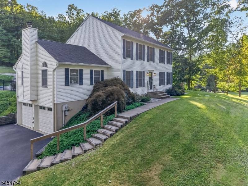 7 Ike Williams Rd, Hampton Twp., NJ 07860