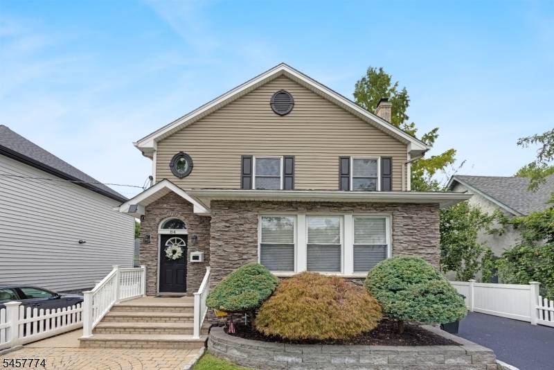 84 Vanderburgh Ave, Rutherford Boro, NJ 07070