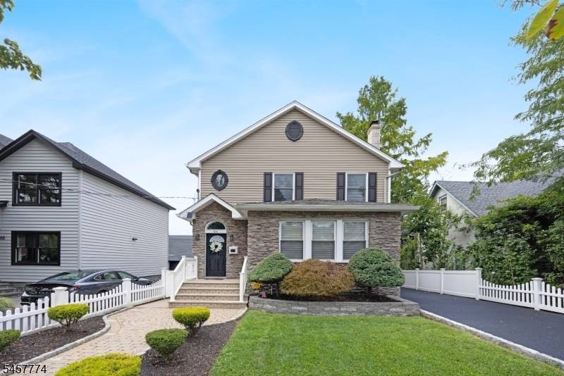 84 Vanderburgh Ave, Rutherford Boro, NJ 07070