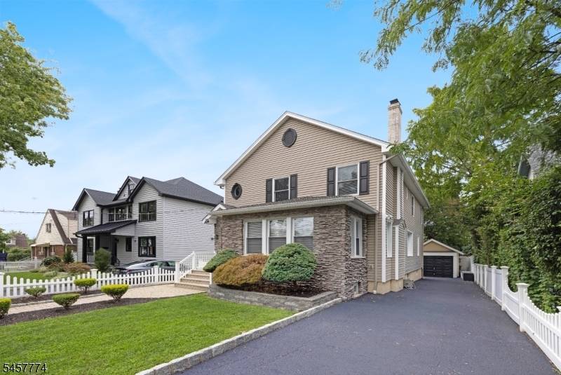 84 Vanderburgh Ave, Rutherford Boro, NJ 07070