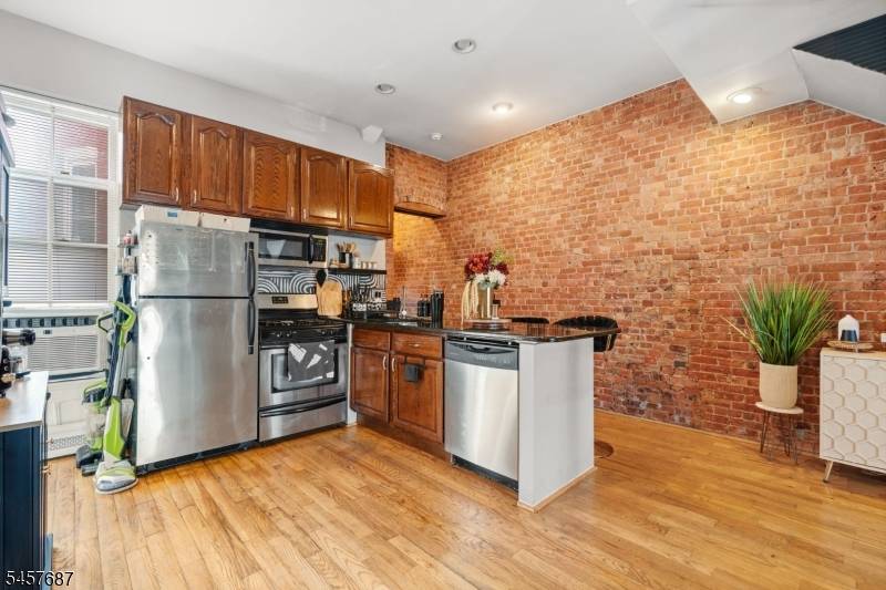 72 Columbia St, Newark City, NJ 07102