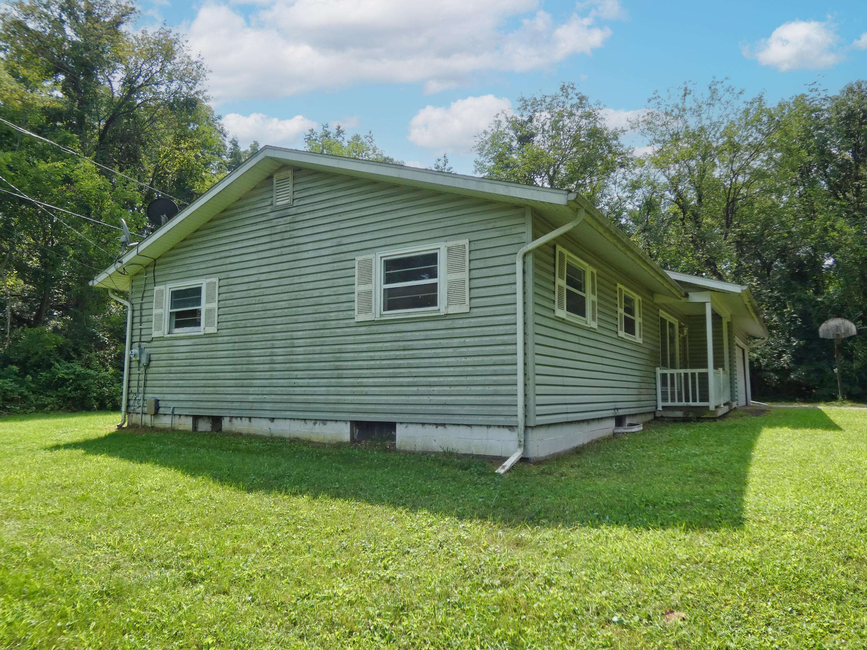 69669 Gumwood RD, Milton Twp, MI 49120