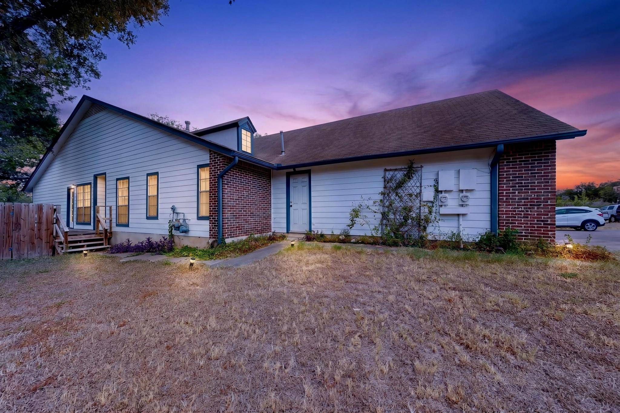 1602 Waterloo TRL #B, Austin, TX 78704