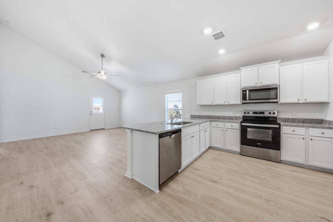 245 W Luna Blue LN, Jarrell, TX 76537