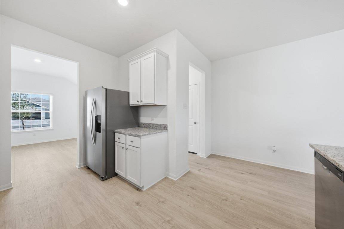 245 W Luna Blue LN, Jarrell, TX 76537