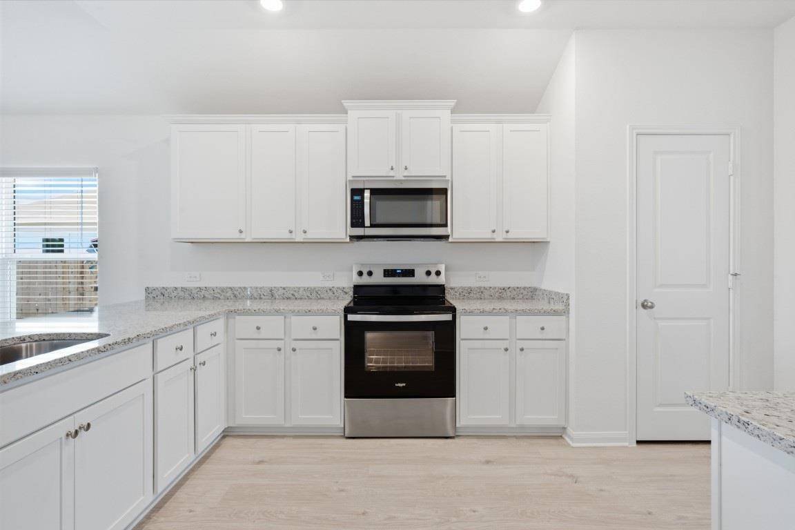 245 W Luna Blue LN, Jarrell, TX 76537