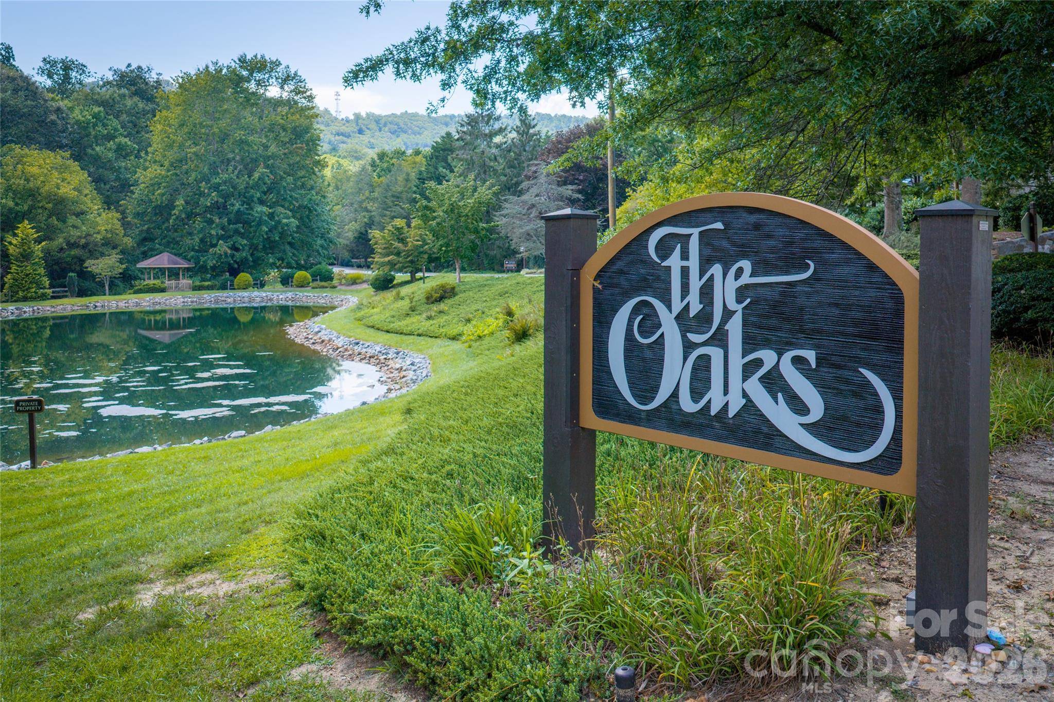 204 Water Oak LN, Hendersonville, NC 28791