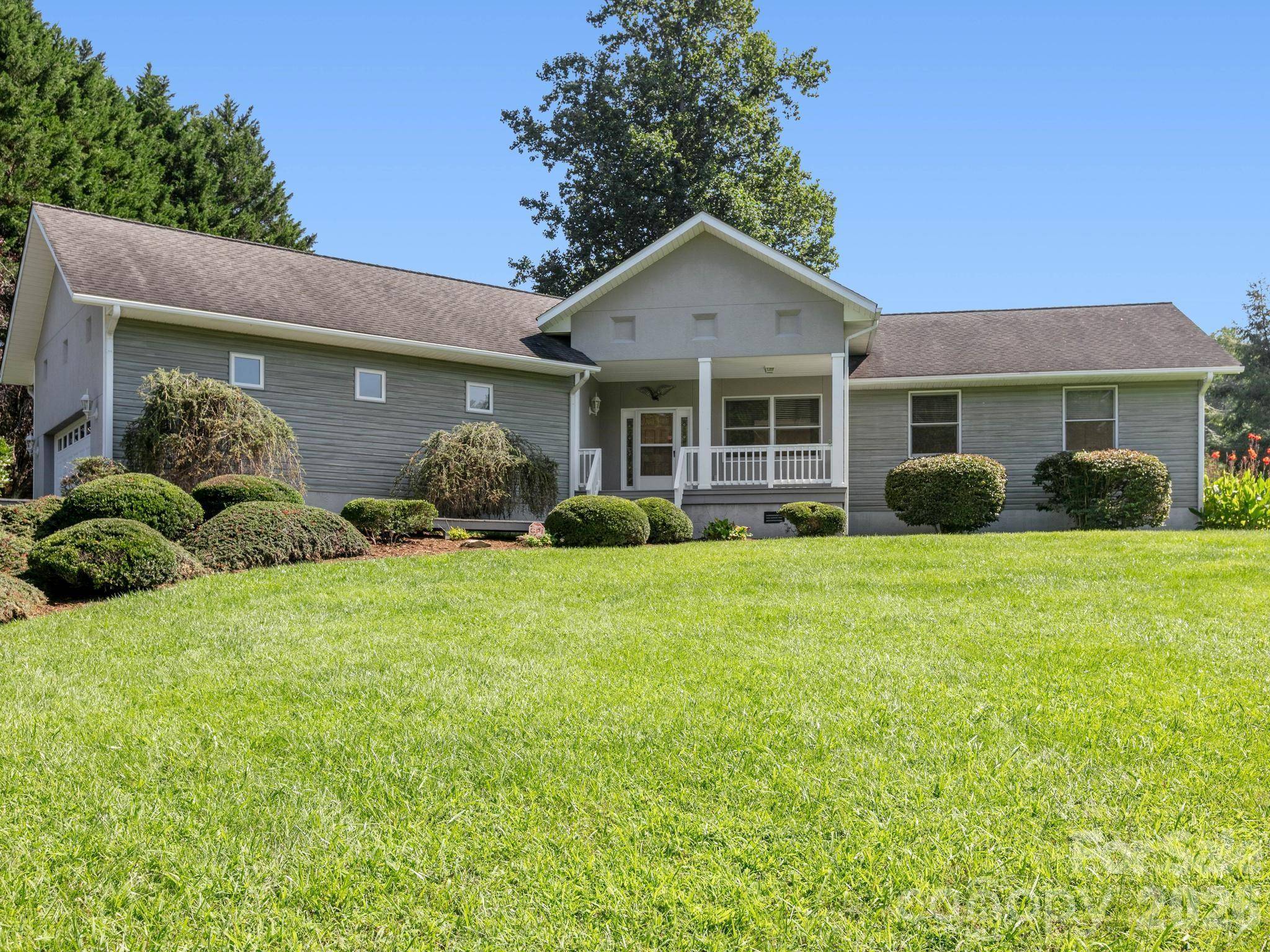 128 Stone House RD, Hendersonville, NC 28739
