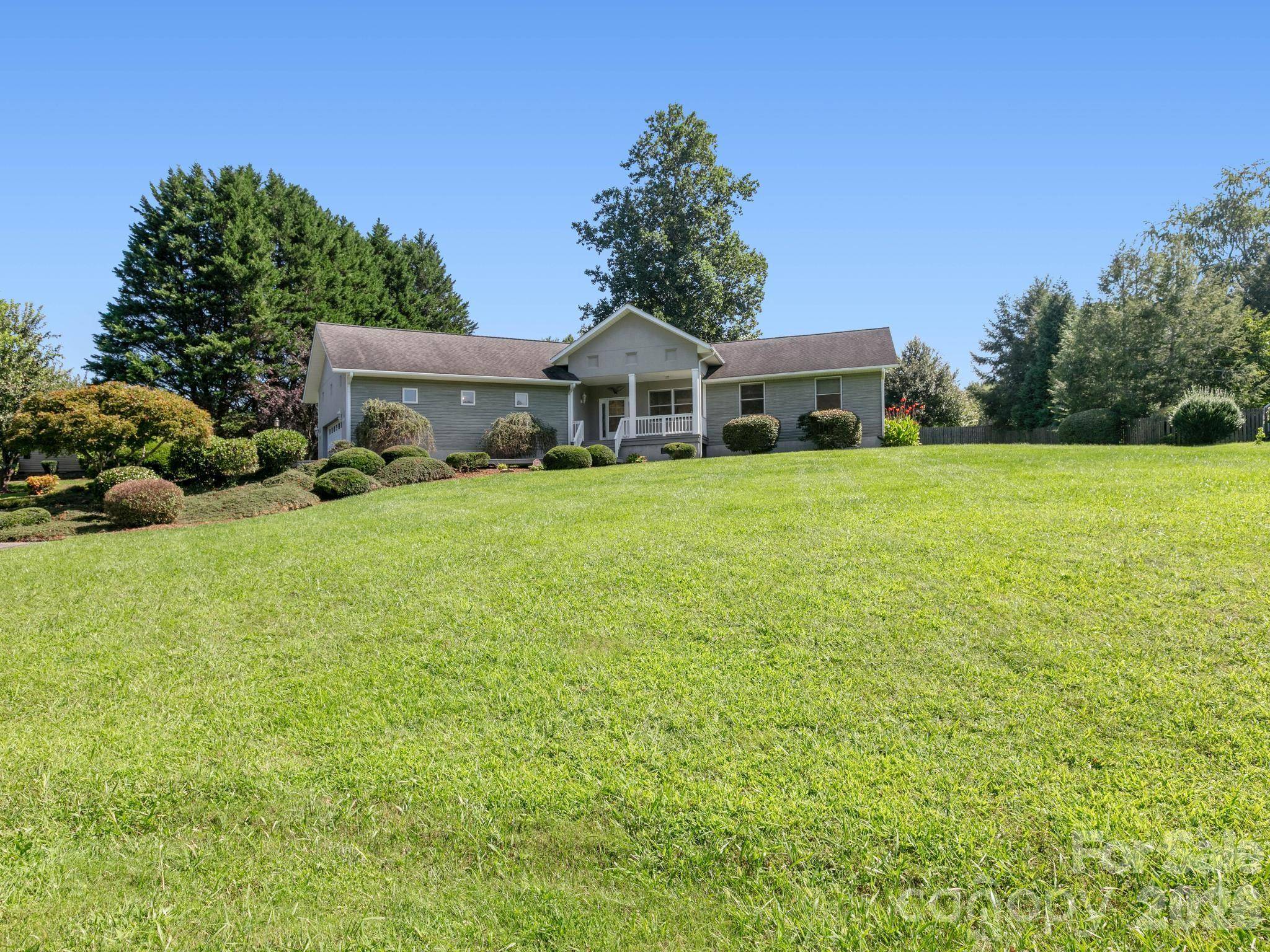 128 Stone House RD, Hendersonville, NC 28739