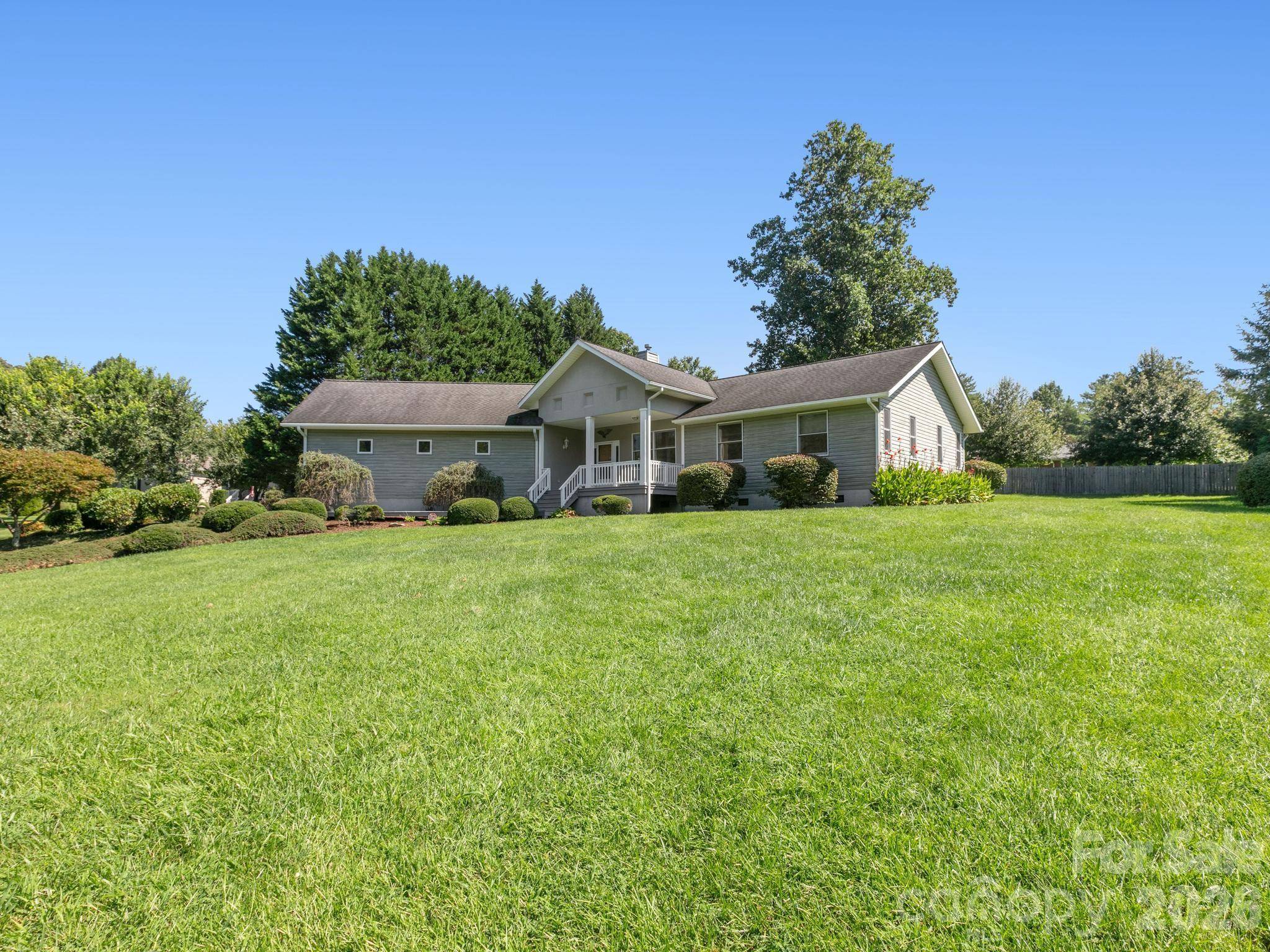 128 Stone House RD, Hendersonville, NC 28739
