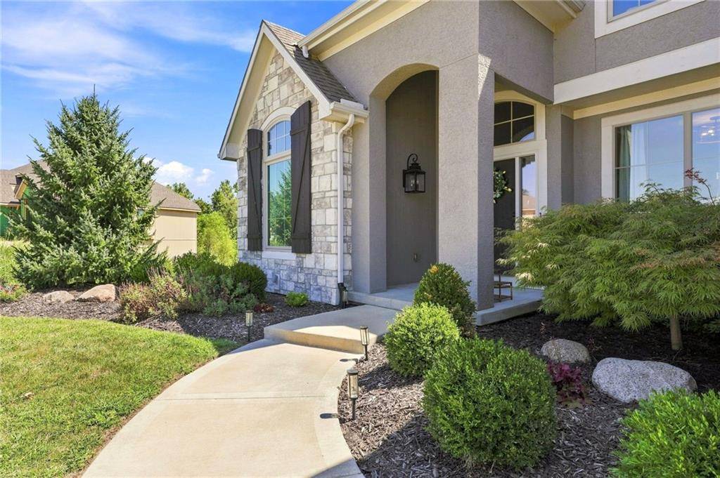 13559 Terrace Park DR, Parkville, MO 64152