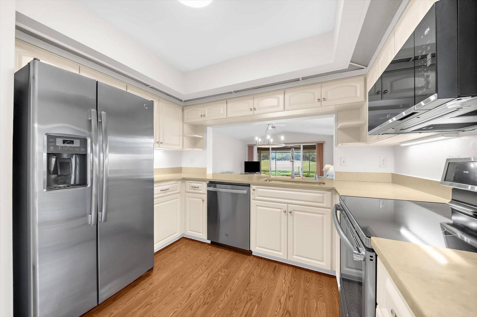 7306 GOLF POINTE CIR, Sarasota, FL 34243
