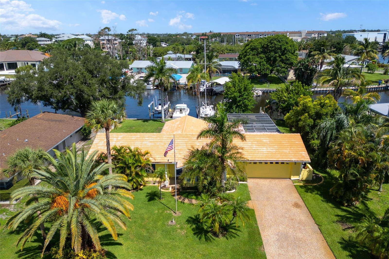 133 HOLLY AVE, Sarasota, FL 34243
