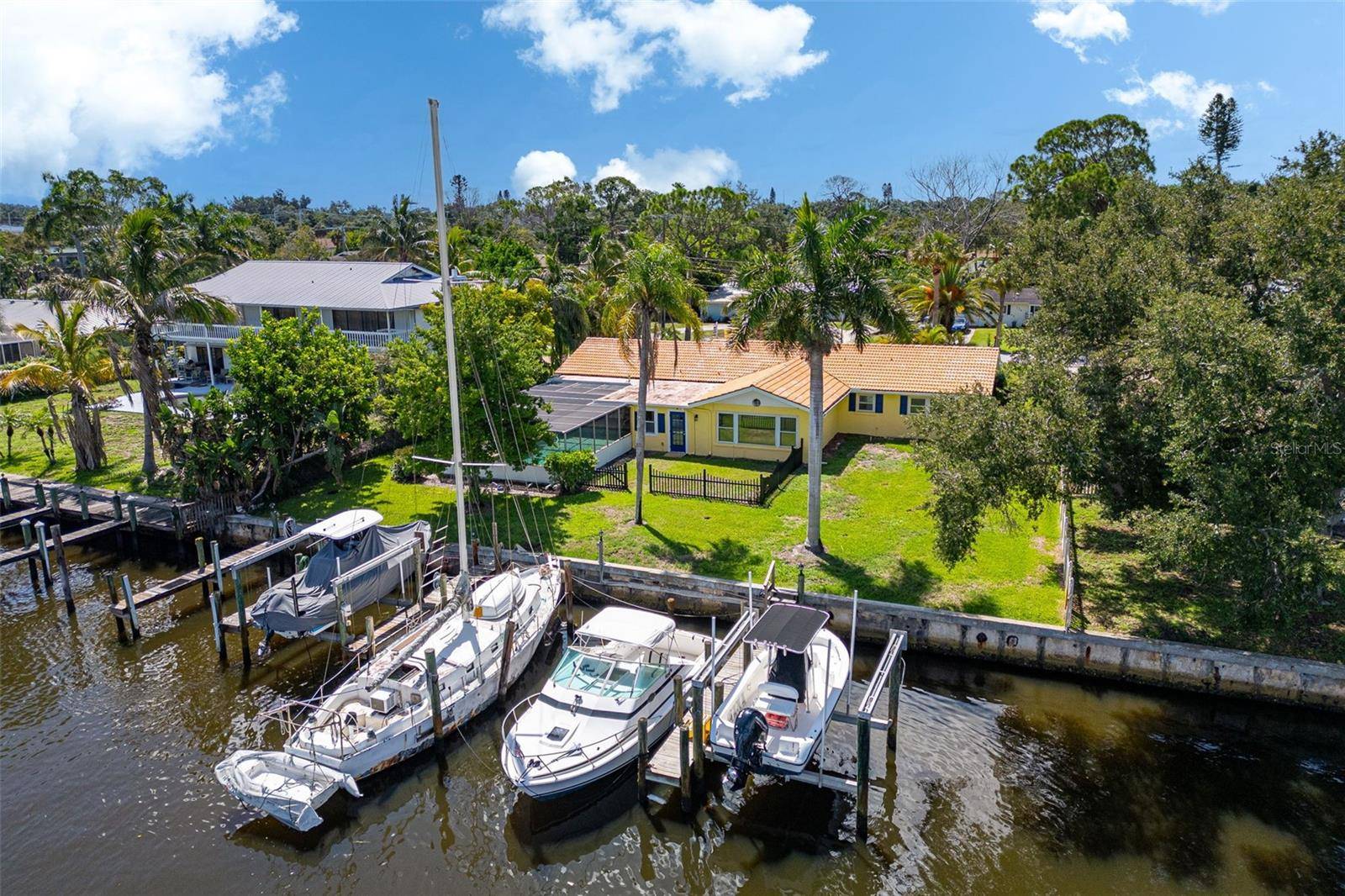 133 HOLLY AVE, Sarasota, FL 34243