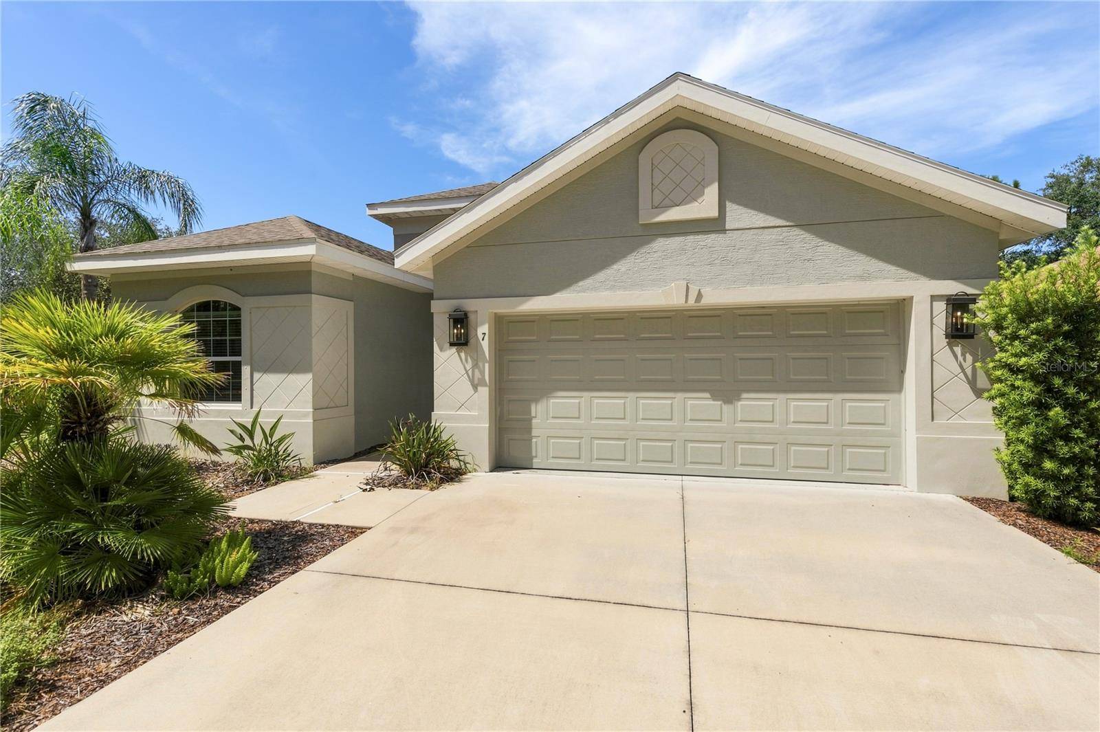 7 OASIS CIR, Palm Coast, FL 32137