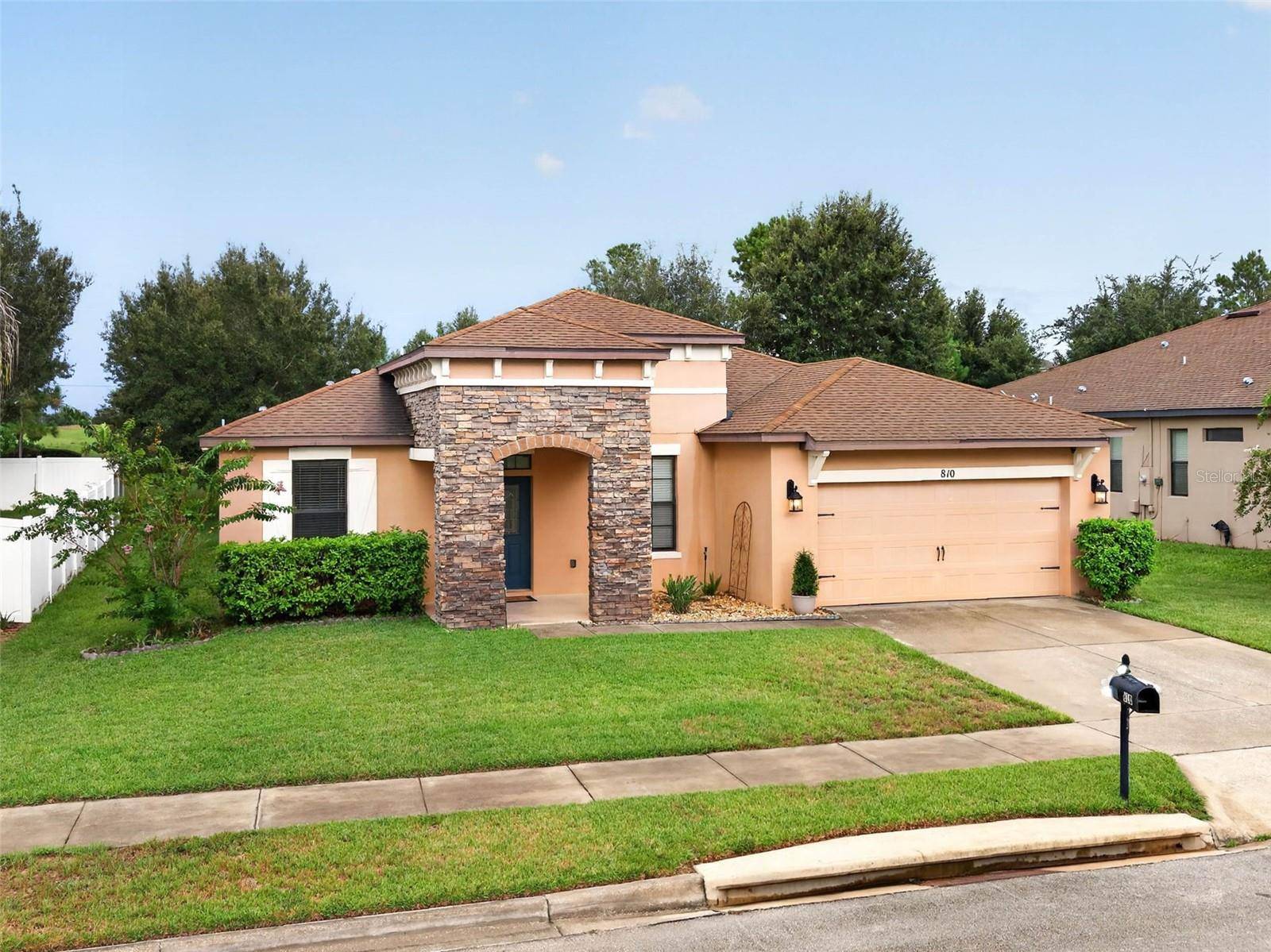 810 WOODS LANDING DR, Minneola, FL 34715