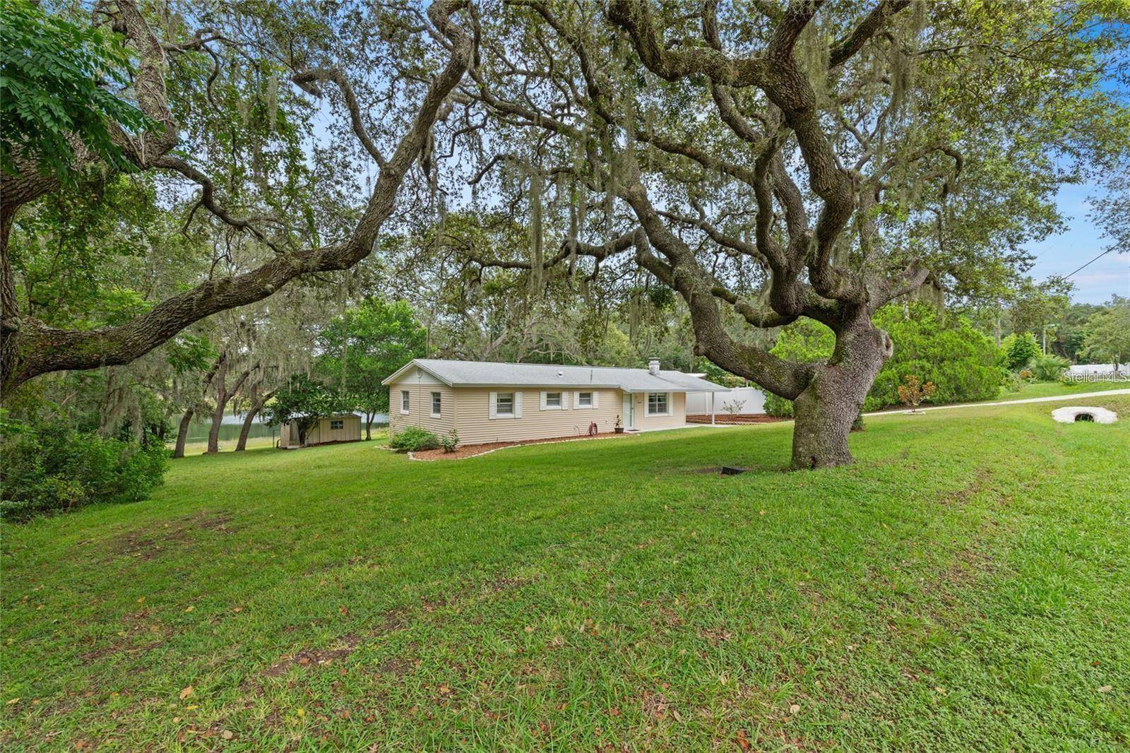 40319 ORANGE CIR, Lady Lake, FL 32159