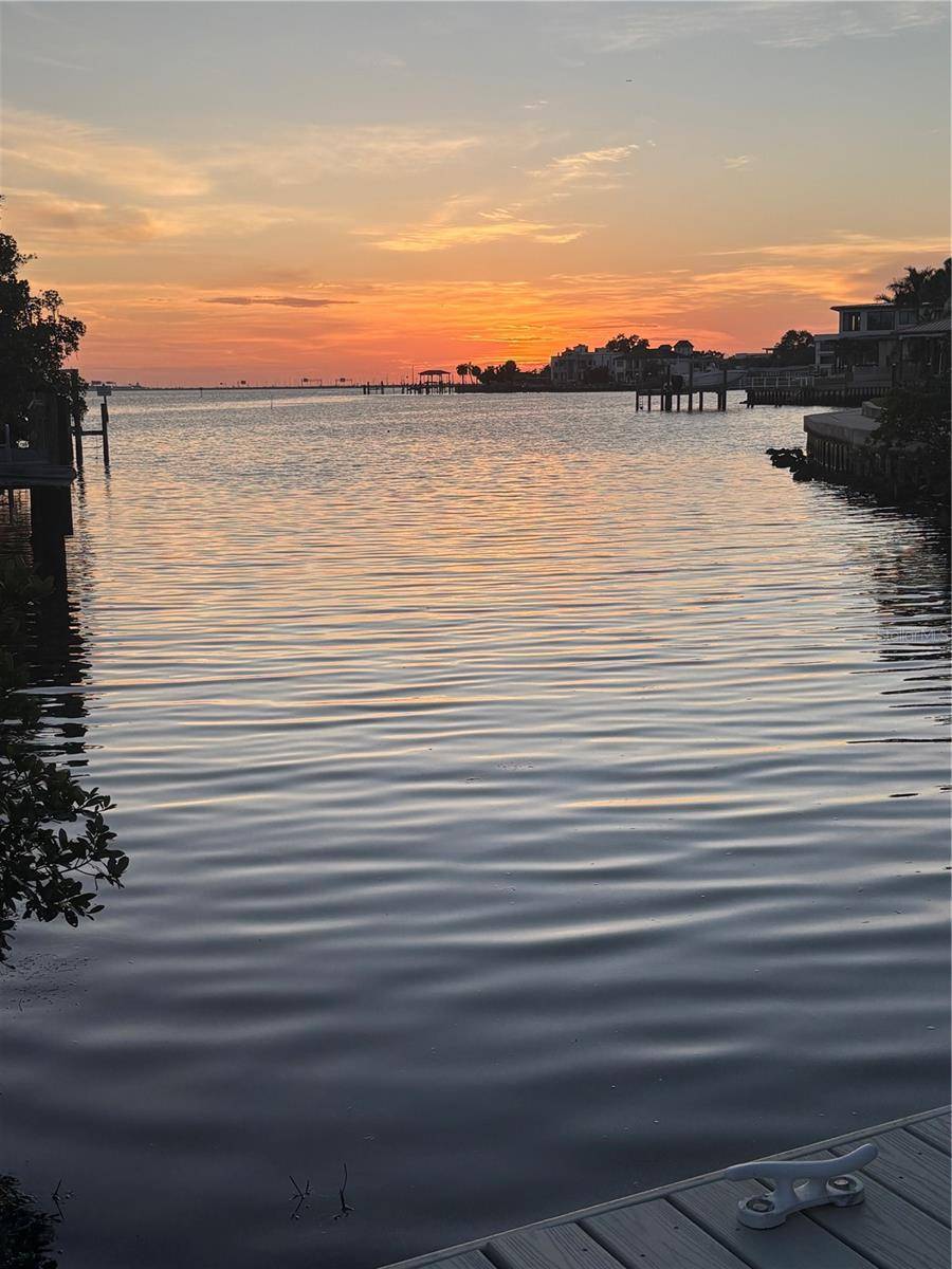 5215 W NEPTUNE WAY, Tampa, FL 33609