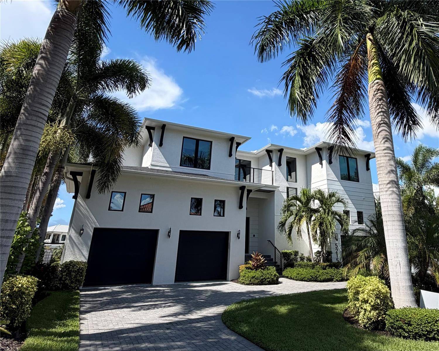 5215 W NEPTUNE WAY, Tampa, FL 33609