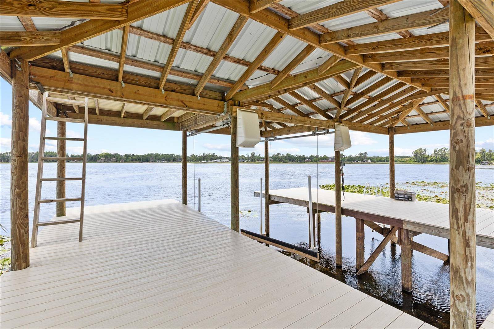 18200 CYPRESS COVE LN, Lutz, FL 33549