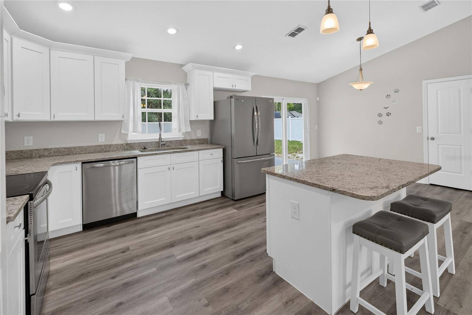 1405 E VOORHIS AVE, Deland, FL 32724