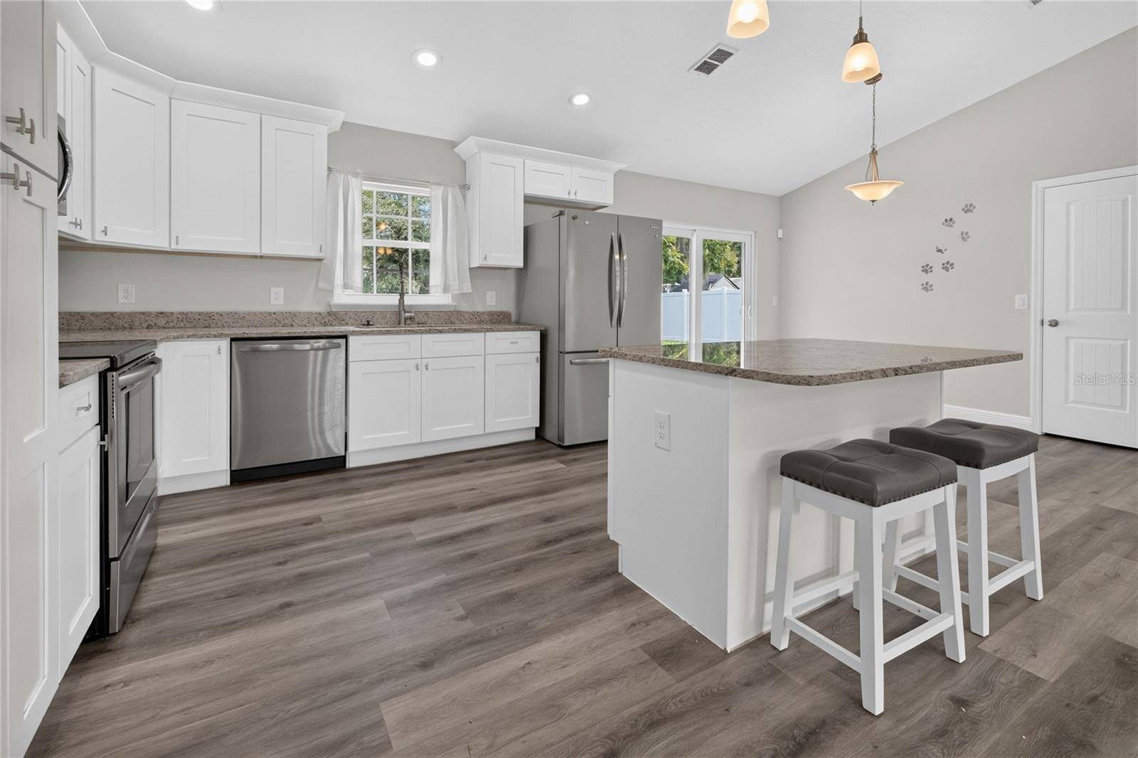 1405 E VOORHIS AVE, Deland, FL 32724