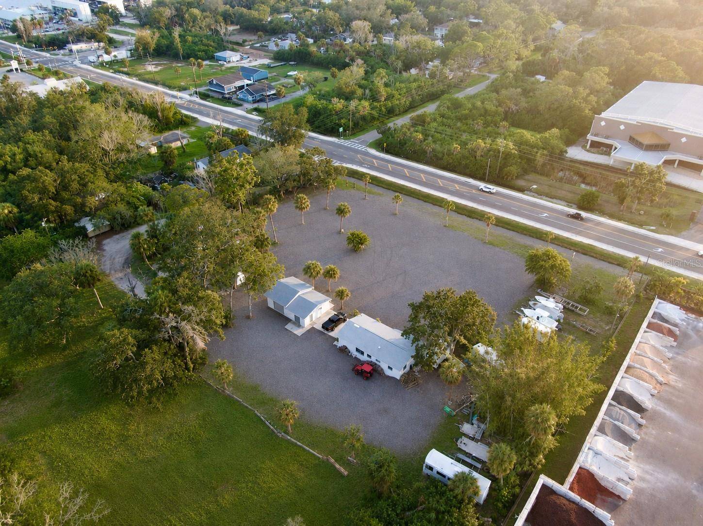 1322 N PINELLAS AVE, Tarpon Springs, FL 34689