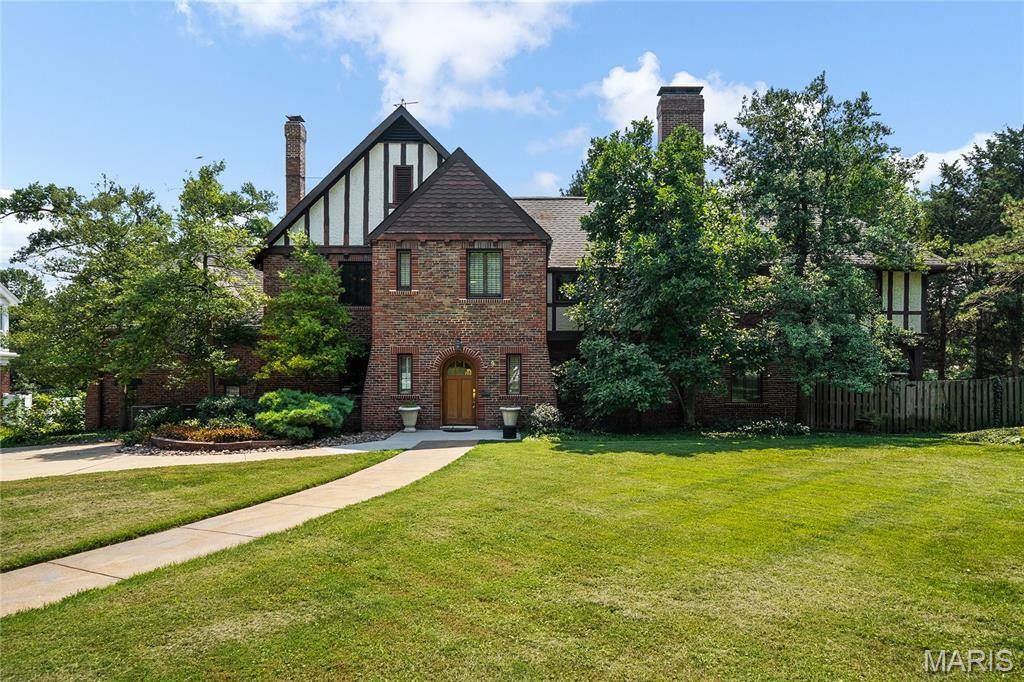 9 Bellerive Acres, Bellerive, MO 63121